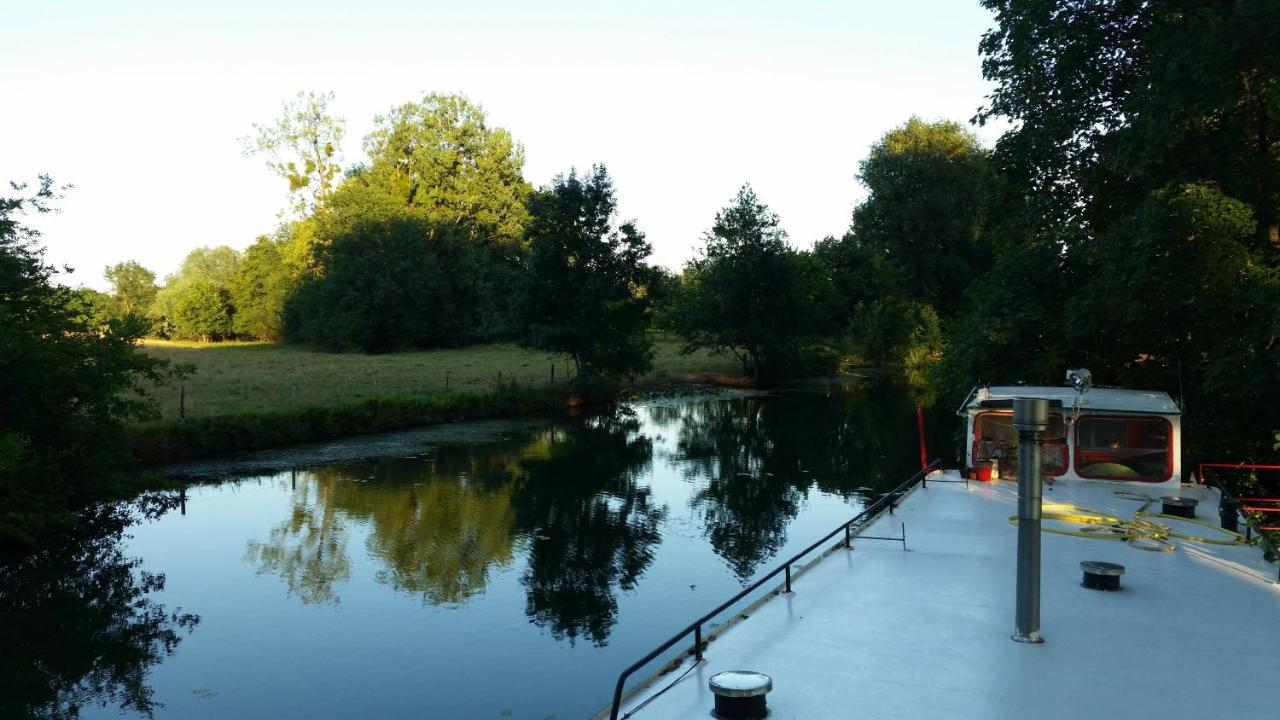 Botel La Vecchia Дол Екстериор снимка